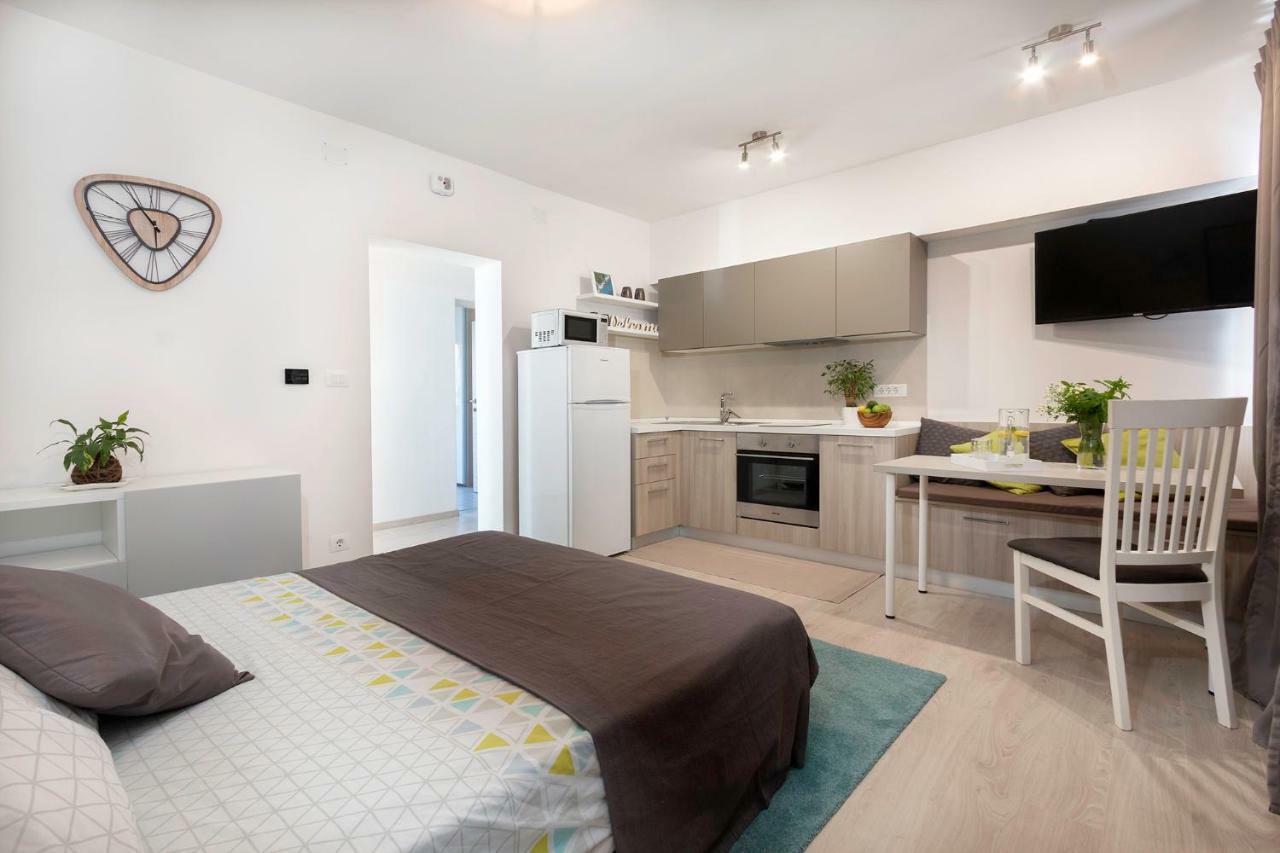 Sunsplash Apartments Пула Экстерьер фото